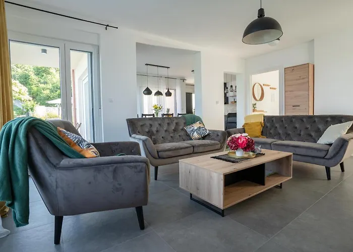 ヴィラ Villa Vita ロヴラン